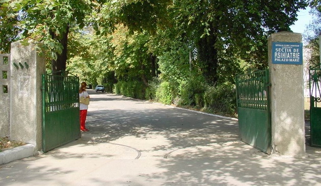 MANGALIA. Scandal în zona Casei de Cultură