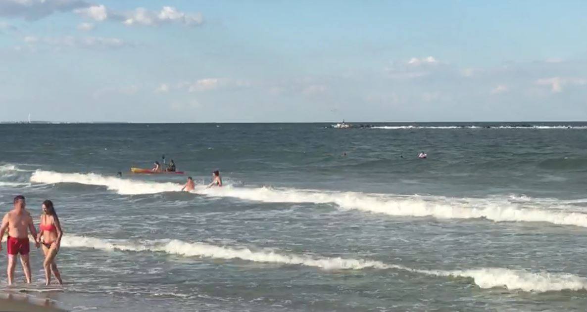 VIDEO – MAMAIA: Salvați de la moarte de salvamari
