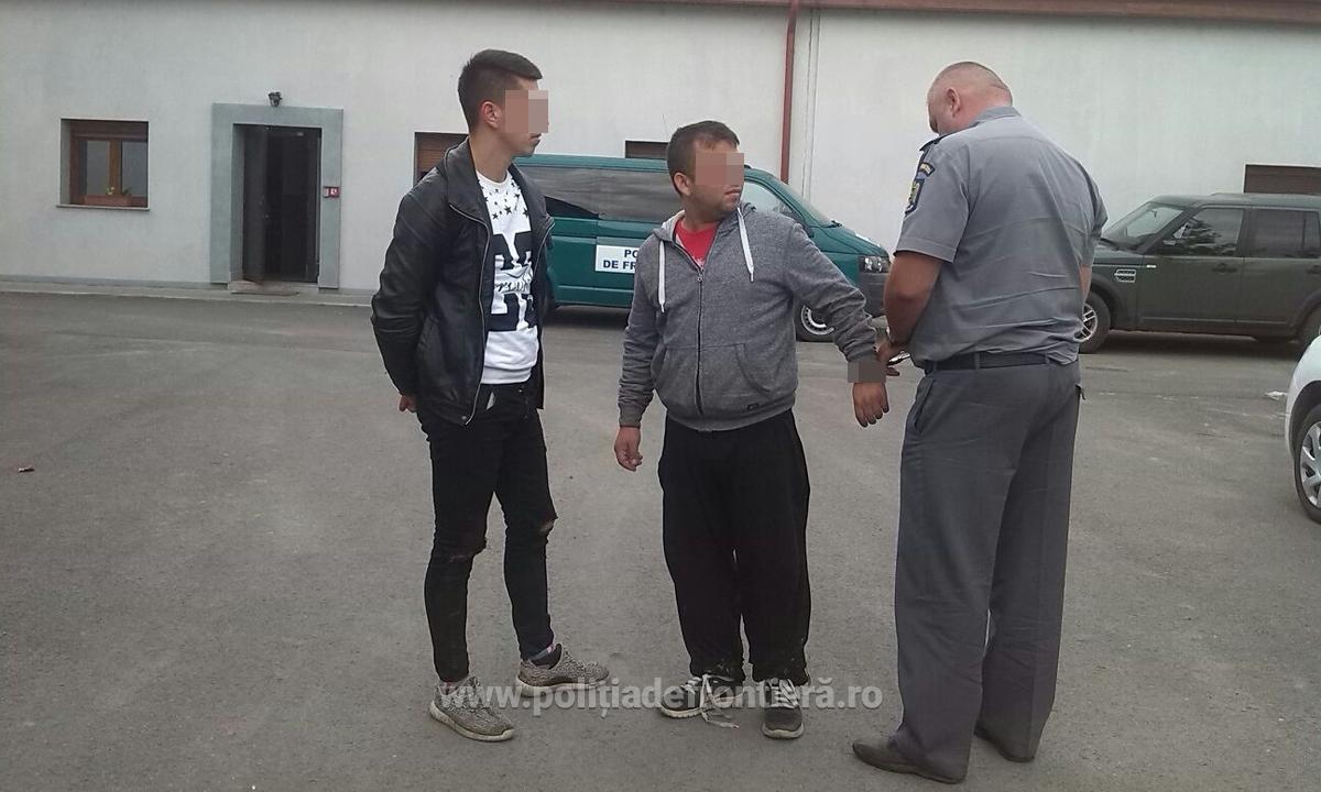 Doi tineri din Kosovo care încercau să intre ilegal în România au fost prinși într-un lan de porumb