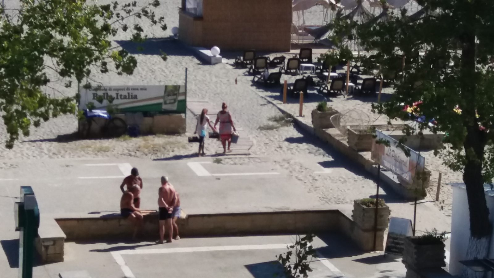 Foto – MAMAIA: Ia porumbul la găleata, să mai vii și altă dată!