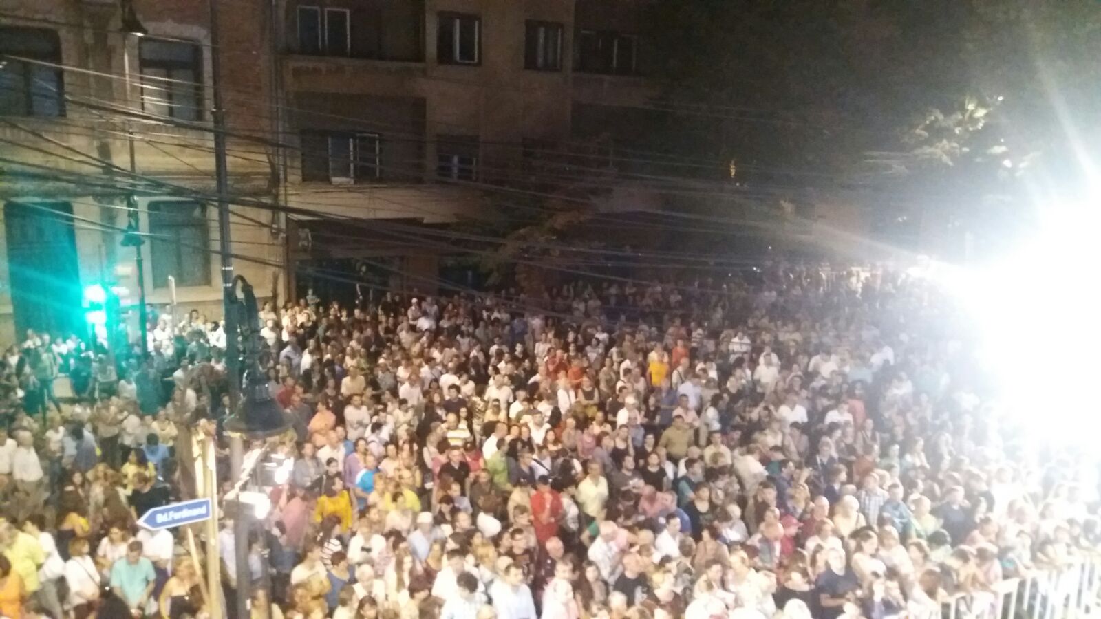 Foto – CONSTANȚA: Teatrul de calitate a scos oamenii în stradă!