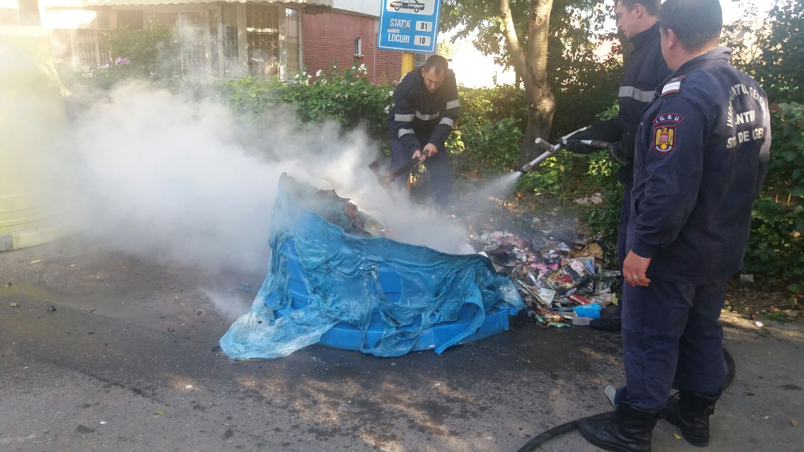 FOTO – CONSTANȚA: Un tomberon a ars în întregime pe strada Dezdrobirii