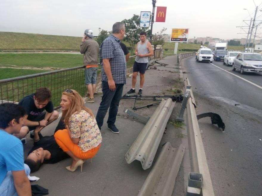 Doi jurnaliști de la Neptun TV au fost răniți într-un accident rutier în București