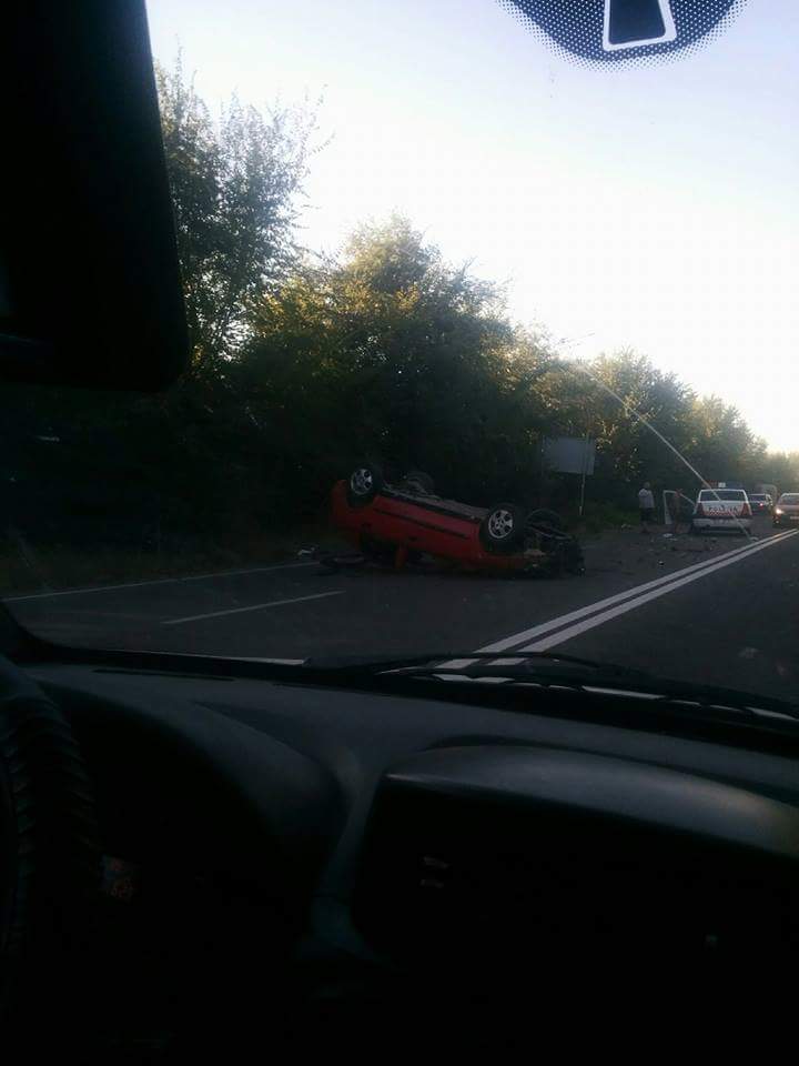 MANGALIA: Mașină răsturnată în apropiere de pod