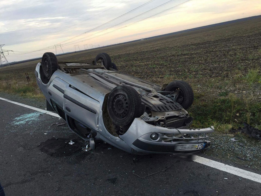 FOTO: Accident rutier lângă Palazu Mic. Mașină răsturnată