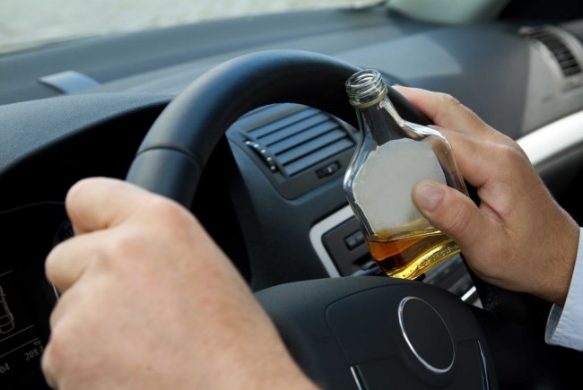 TULCEA: Un șofer a fost depistat băut la volan conducând o mașină cu numere expirate