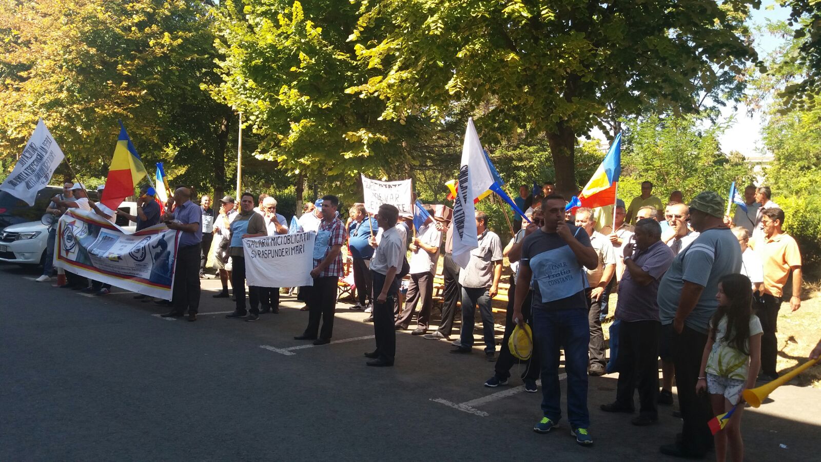 Audio/Video – 80 de sindicaliști ai RATC protestează în fața Primăriei CONSTANȚA