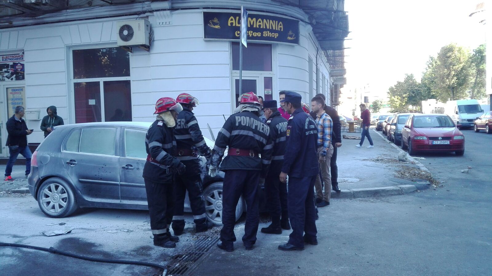 Foto – CONSTANȚA: Pompierii în ALERTĂ, după ce o mașină a luat foc