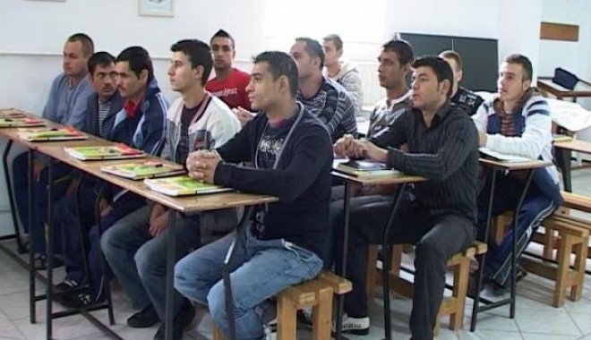 Penitenciarul Poara Albă: Ai călcat STRÂMB, eşti elev!