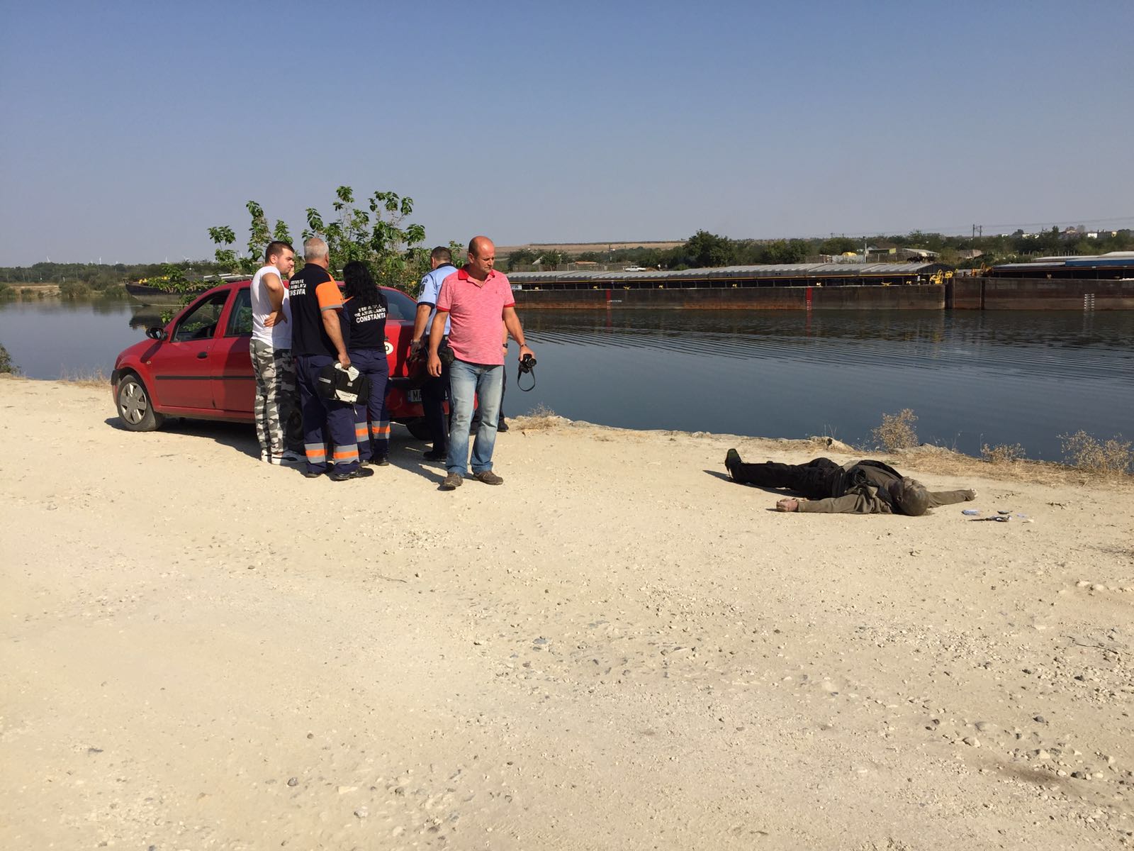 FOTO – MEDGIDIA: Un cadavru plutește pe Canalul Dunăre-Marea Neagră