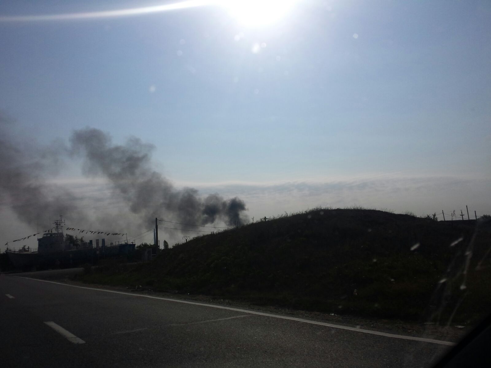 CONSTANȚA: Incendiu de vegetație uscată și cauciucuri