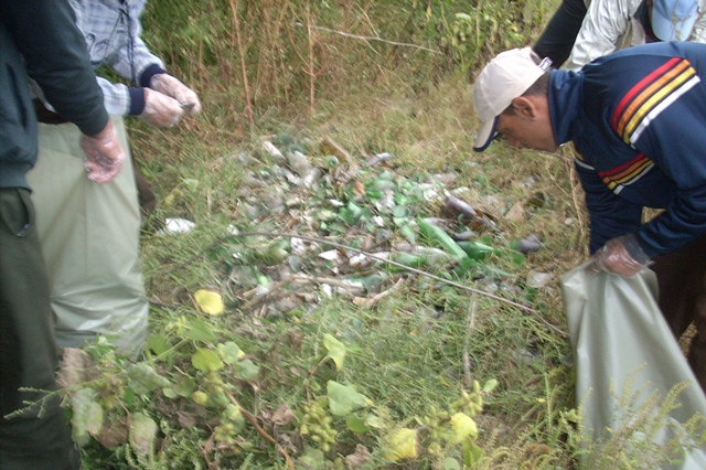 Deținuți de la Poarta Albă au făcut curat în CONSTANȚA și în pădurea de la VALU LUI TRAIAN