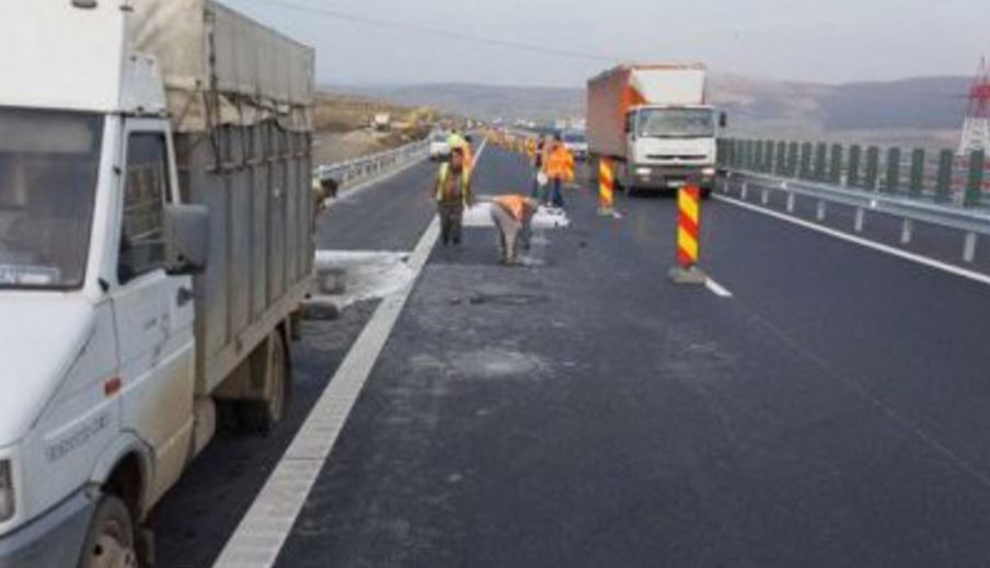 Se efectuează lucrări pe autostrada A1, pe sensul de mers către Bucureşti
