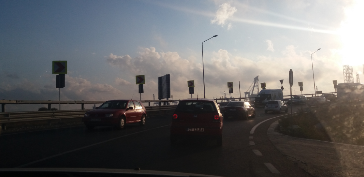 FOTO: Se circulă bară la bară pe drumul dintre podul nou de la Agigea și ieșirea spre Eforie
