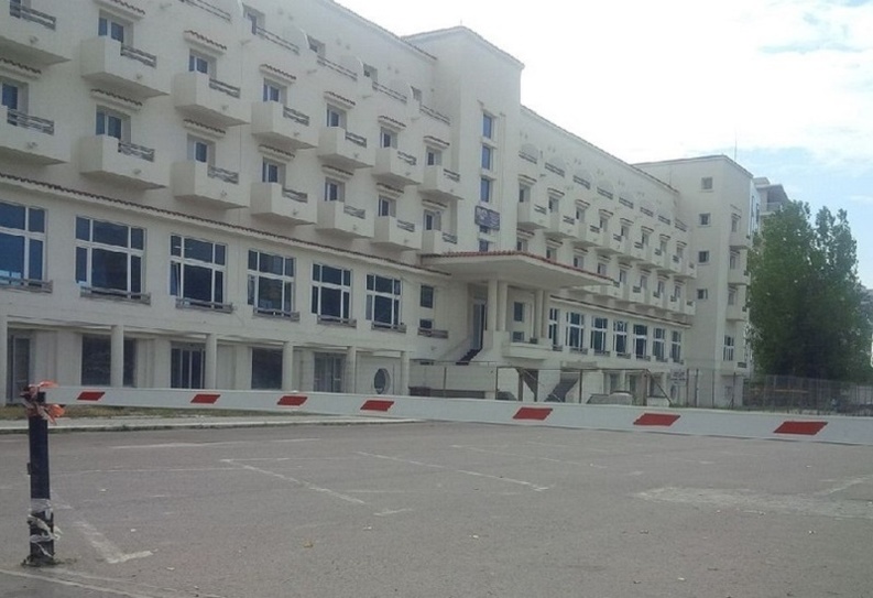 FOTO – MAMAIA: Lucrările la hotelul Rex, sistate pe termen nedeterminat din cauza lipsei banilor