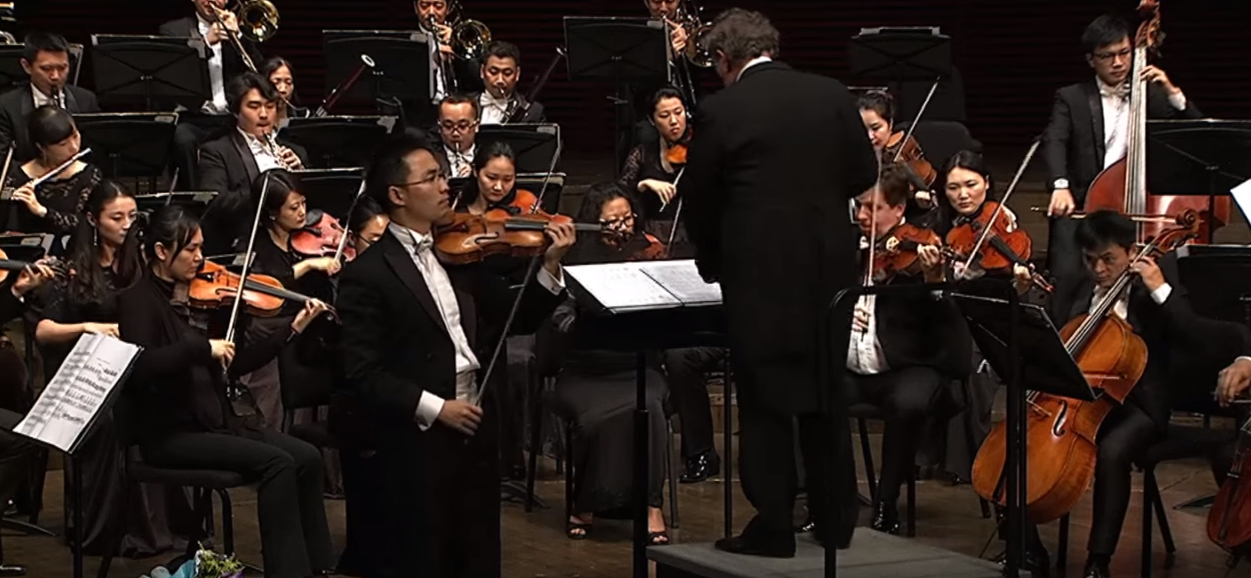 VIDEO: Dansul rusesc din baletul Lacul lebedelor de P. I. Ceaikovski, în interpretarea Orchestrei Simfonice din Shenzhen