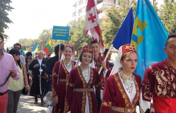 CONSTANȚA: Parada Festivalului Internațional Turco-Tătar, amânată pe sâmbătă, 3 septembrie