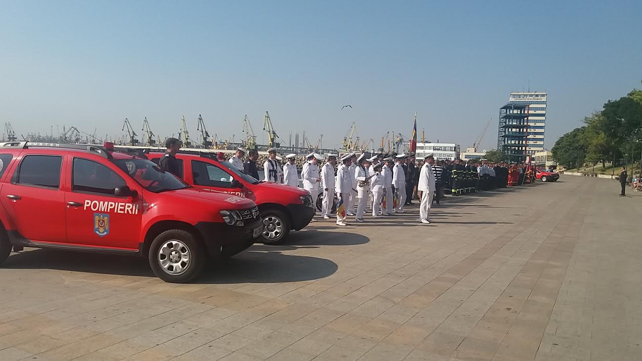 FOTO – CONSTANȚA: Ziua Pompierilor a fost marcată la malul mării printr-un ceremonial militar şi o expoziție tehnică