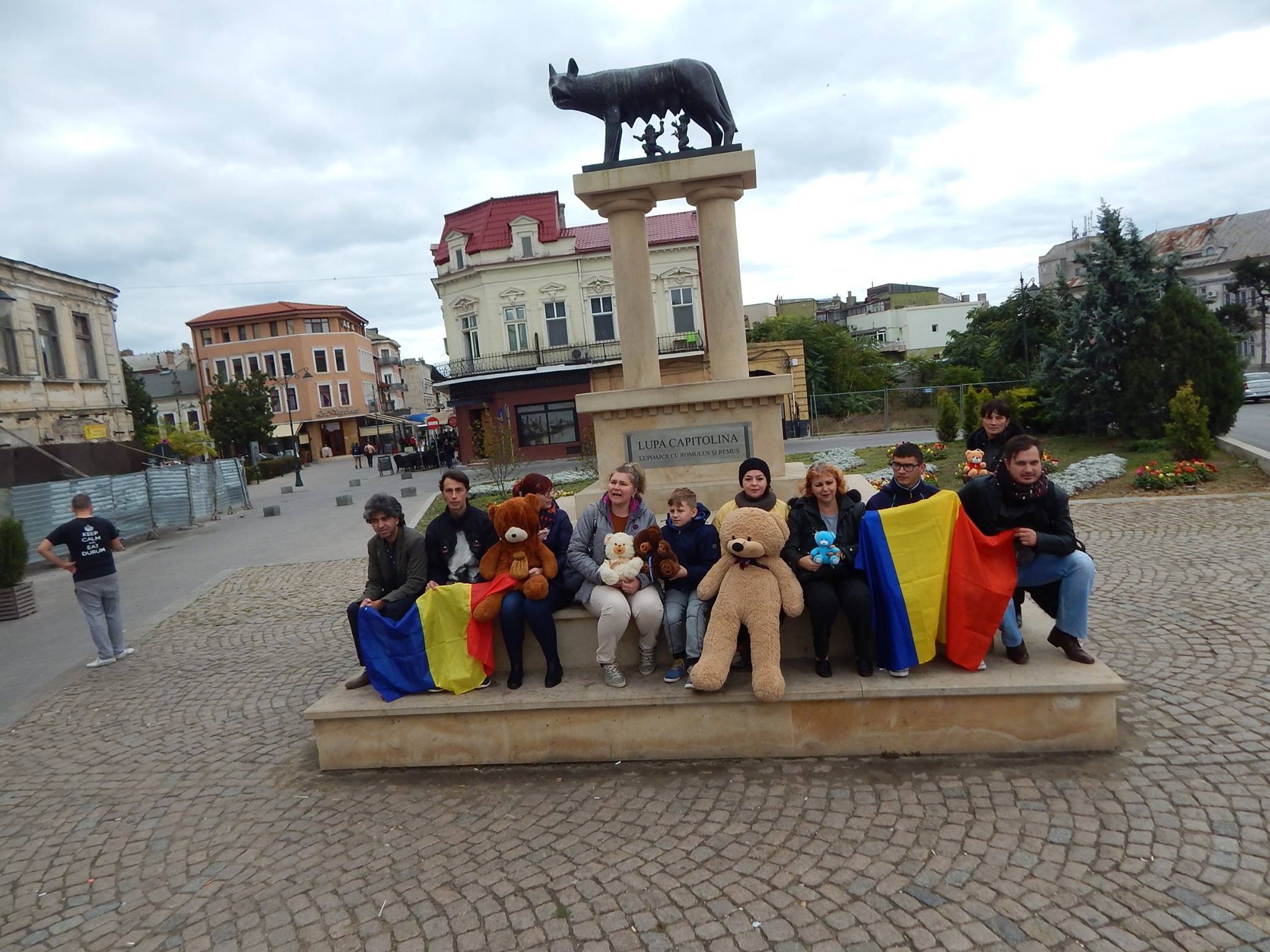 FOTO – Ursul de la SIBIU a scos oamenii în stradă şi la CONSTANŢA