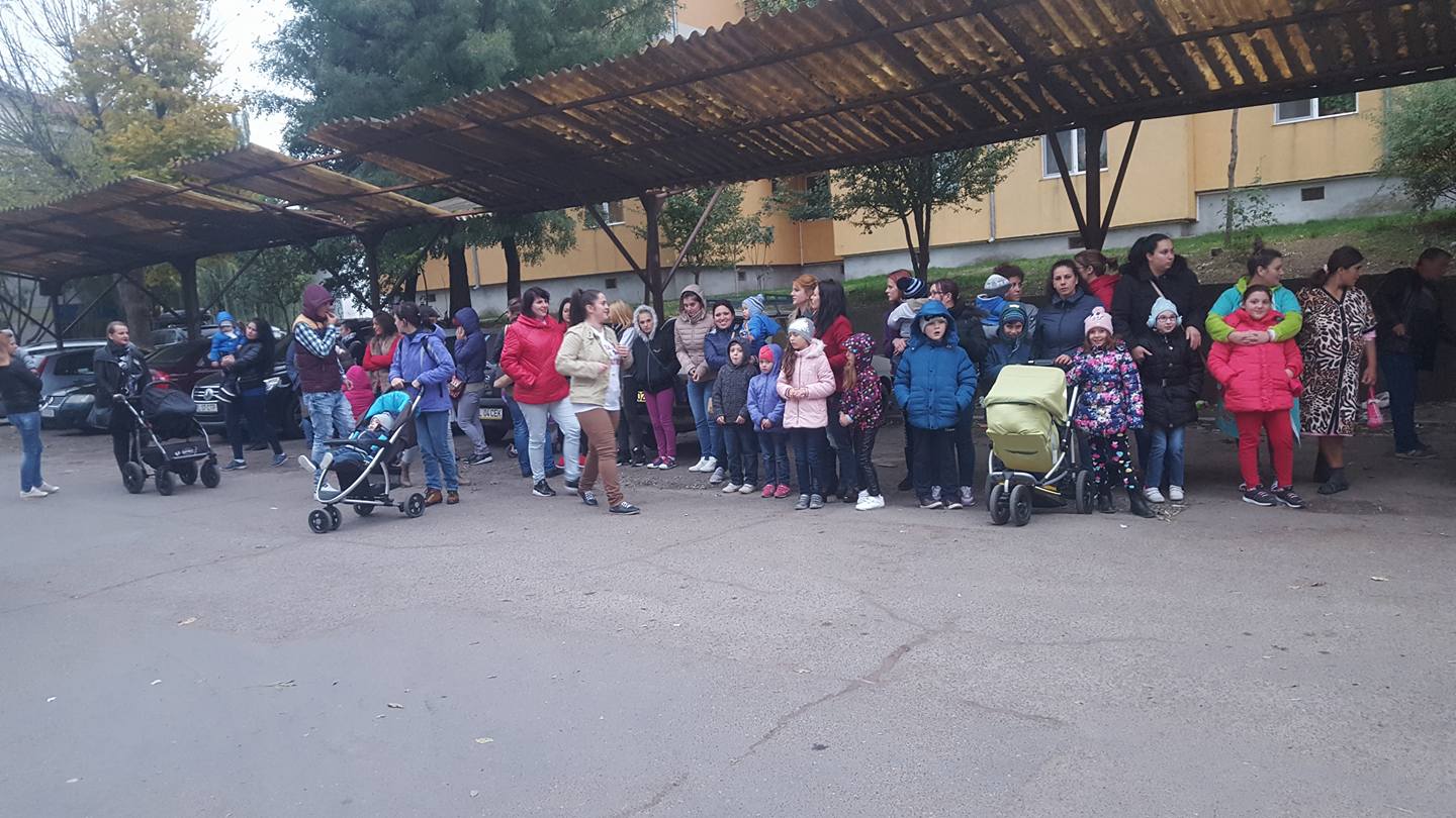 VIDEO/FOTO: Mămicile au pichetat din nou în faţa Spitalului Judeţean din TULCEA