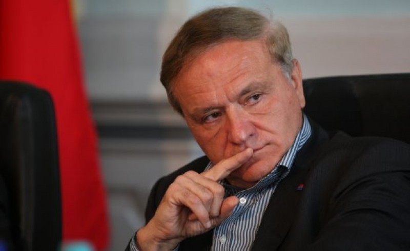 DNA: Fostul președinte al CJ Brașov, Aristotel Căncescu, reținut pentru mită