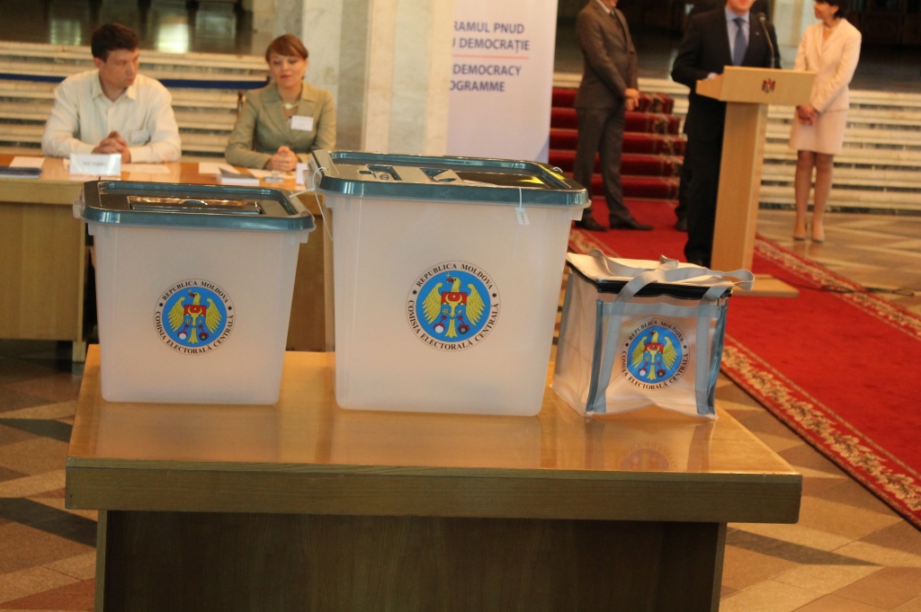 Igor Dodon și Maia Sandu, în turul al doilea al alegerilor din Republica MOLDOVA