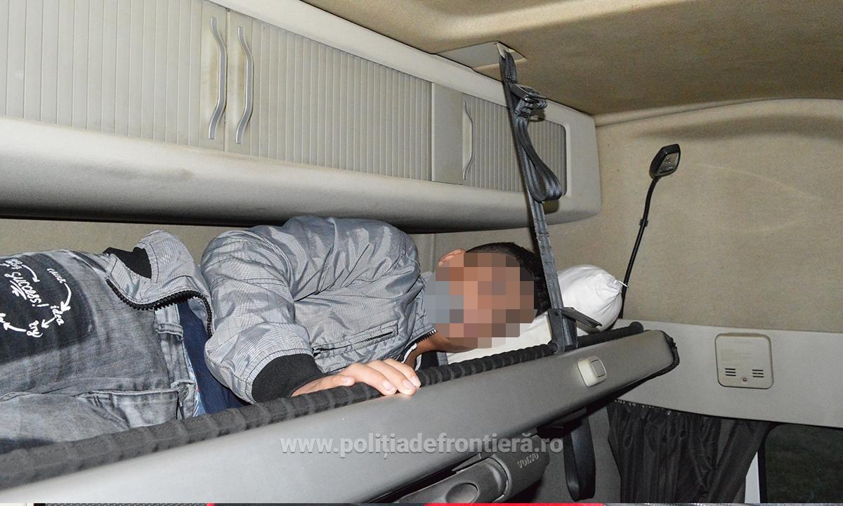 Minor ascuns în cabina unui TIR, depistat la Punctul de Frontieră Bechet