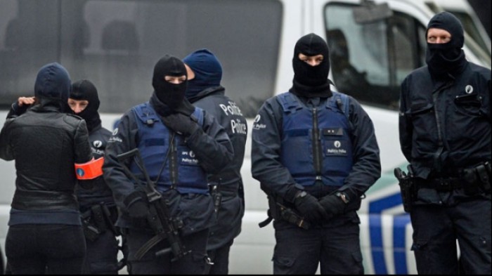 UPDATE – BRUXELLES. Luare de OSTATICI într-un supermarket