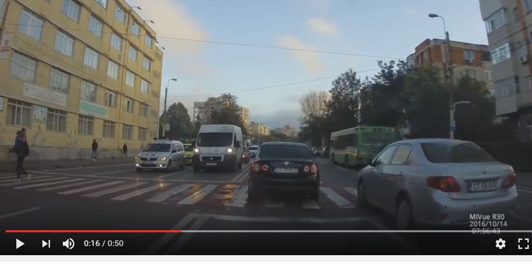 Video – CONSTANŢA: Cum rămâne un şofer PIETON în câteva secunde?