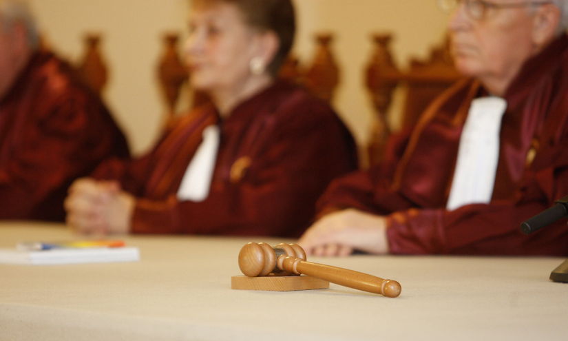 CCR se pronunţă în cazul neconstituţionalității legii privind darea în plată