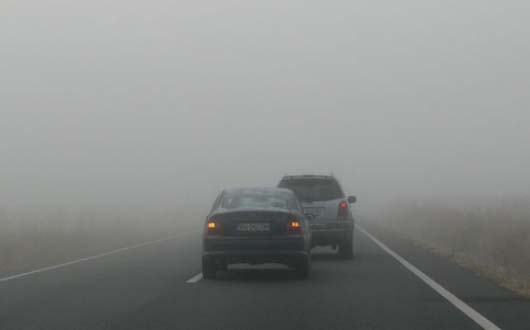Atenție, șoferi! Este cod galben de ceață în județele Brașov, Harghita și Sibiu