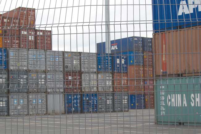 Marfă sosită din China pentru firme din București și Slatina, confiscată în Portul CONSTANȚA