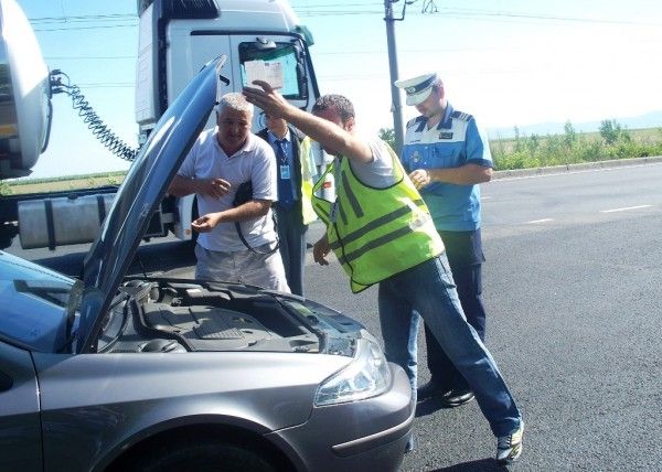 Autovehiculele, luate la puricat de polițiști și de inspectorii RAR