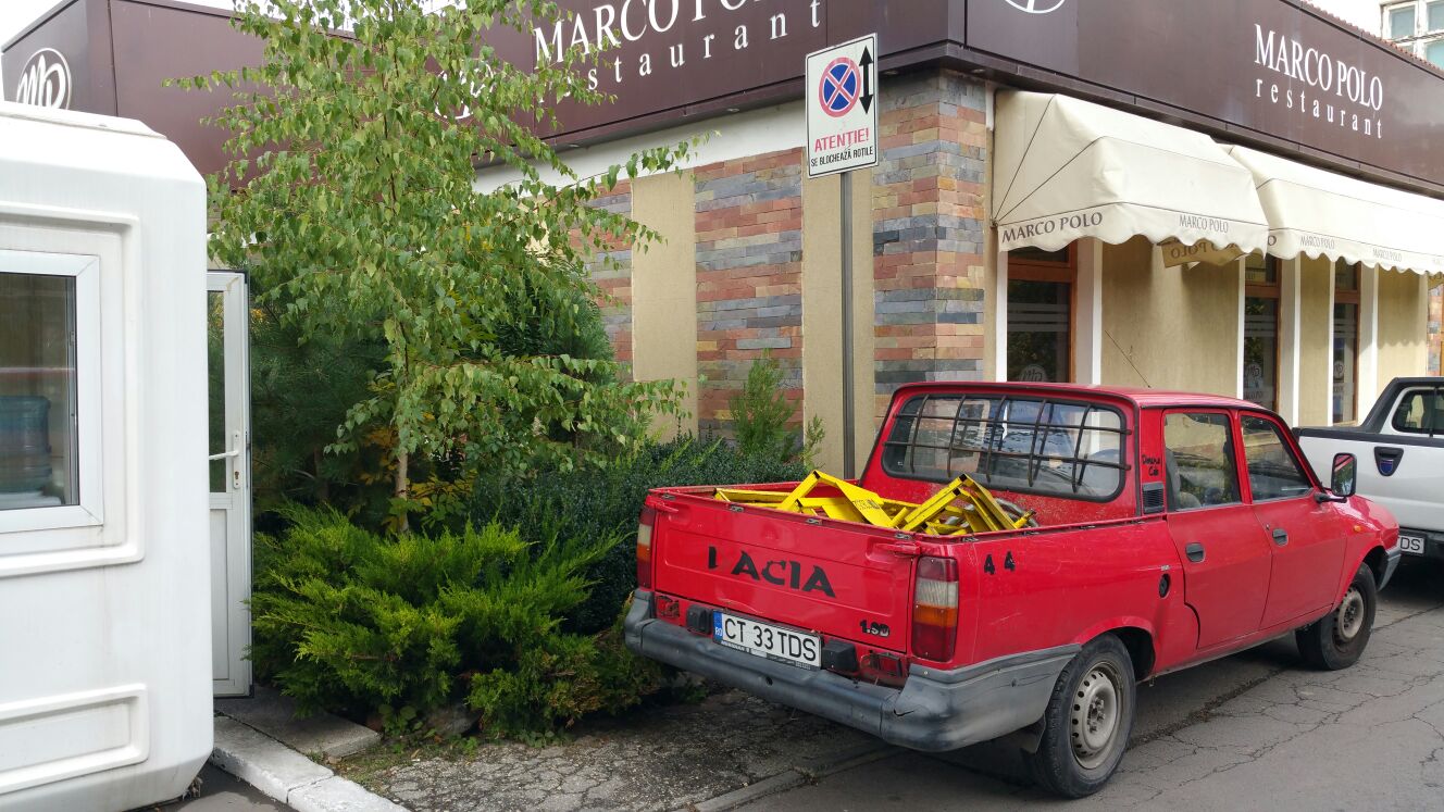 Update – CONSTANȚA: Mașina cu „caracatițe”, parcare „de senzație”! (FOTO)