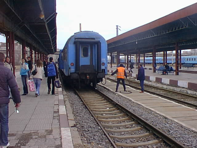 GALAȚI: Gara feroviară izolată de inundații