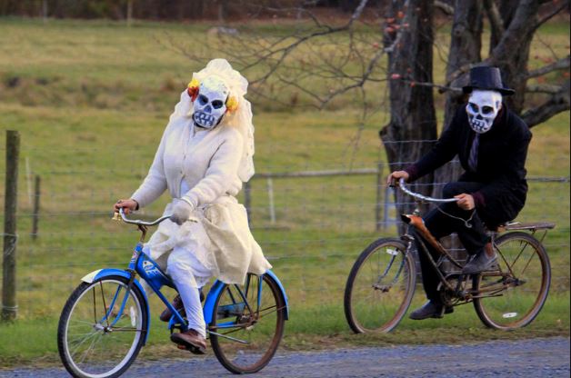 CONSTANȚA: Bicicliştii sărbătoresc Halloweenul pedalând