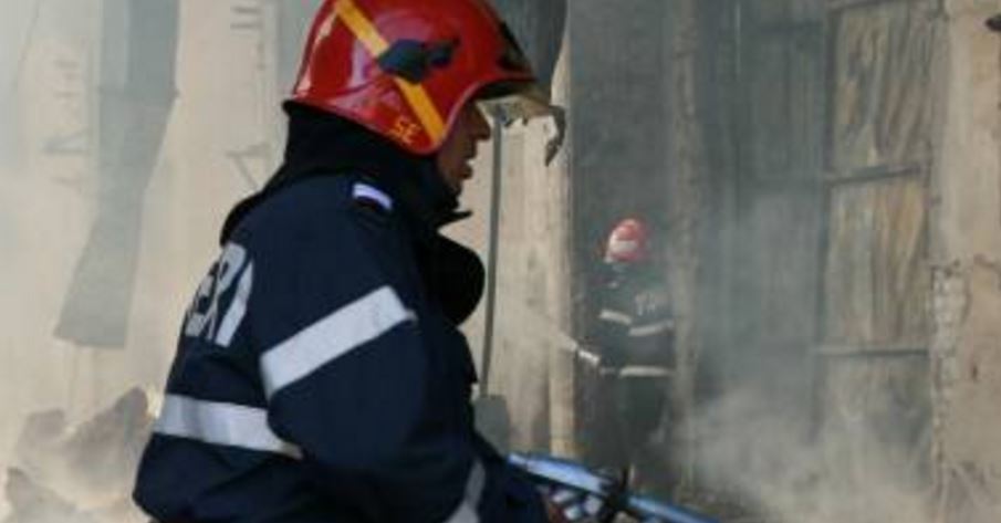 CONSTANȚA: Un tablou electric al unui bloc a luat foc