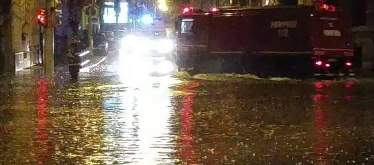 FOTO: Ploile au făcut ravagii în CONSTANȚA, NĂVODARI și CORBU. Zeci de curți și străzi au fost inundate