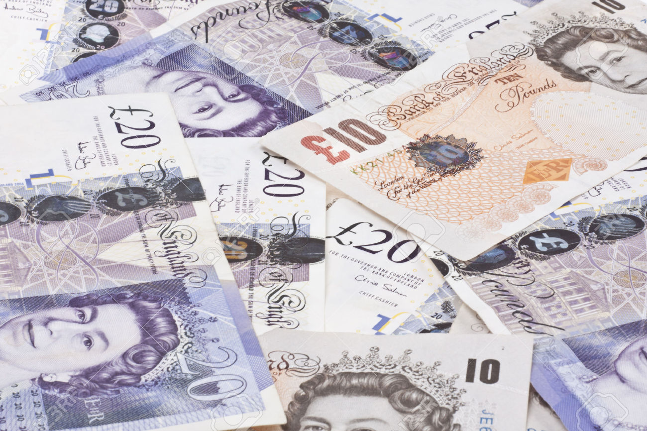 Brexit: Lira sterlină se depreciază în continuare