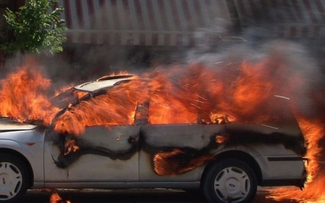 CONSTANȚA: O mașină a luat foc pe strada Despot Vodă