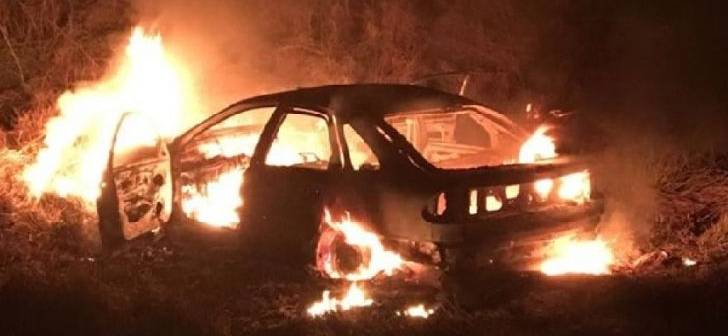 UPDATE – Arde o mașină în nordul stațiunii Mamaia