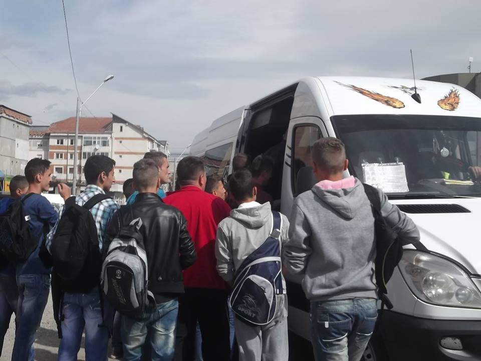 Pentru navetiştii din judeţul Constanţa este o provocare să meargă cu microbuzele
