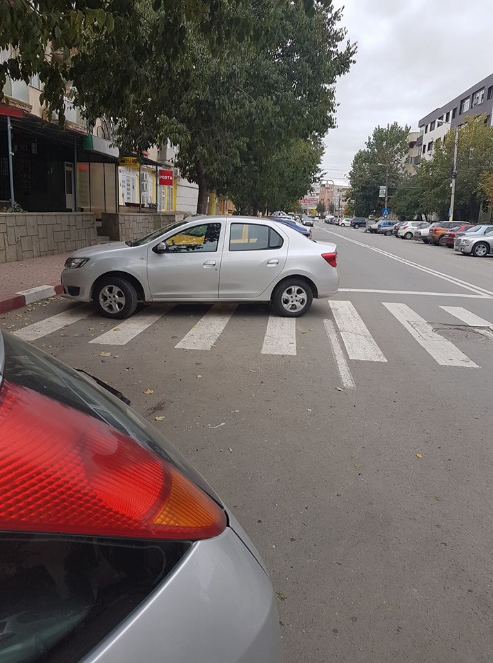 FOTO – NĂVODARI. Parcare…pe trecerea de pietoni