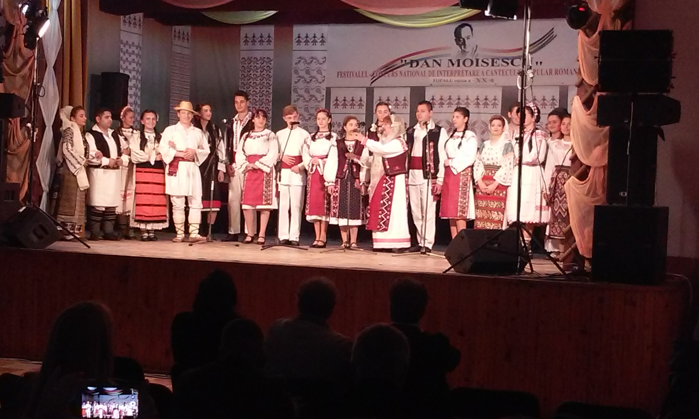 AUDIO/FOTO: Atmosferă frumoasă la sărbătoarea cântecului popular de la Topalu