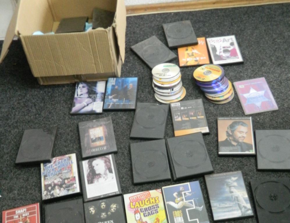 CONSTANȚA: Ce se mai vinde prin târg. DVD-uri piratate
