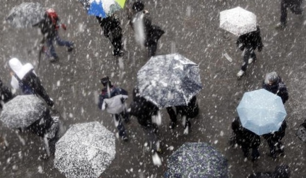 Ploi, ninsori și temperaturi scăzute în mai multe zone din țară