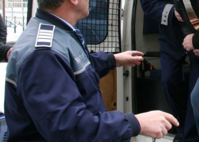 Un tânăr din Năvodari a ajuns în arest după ce a tâlhărit o femeie