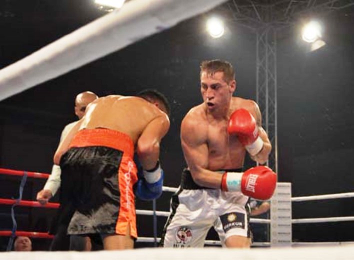 Viorel Simion a pierdut prin KO tehnic meciul pentru centura WBO International