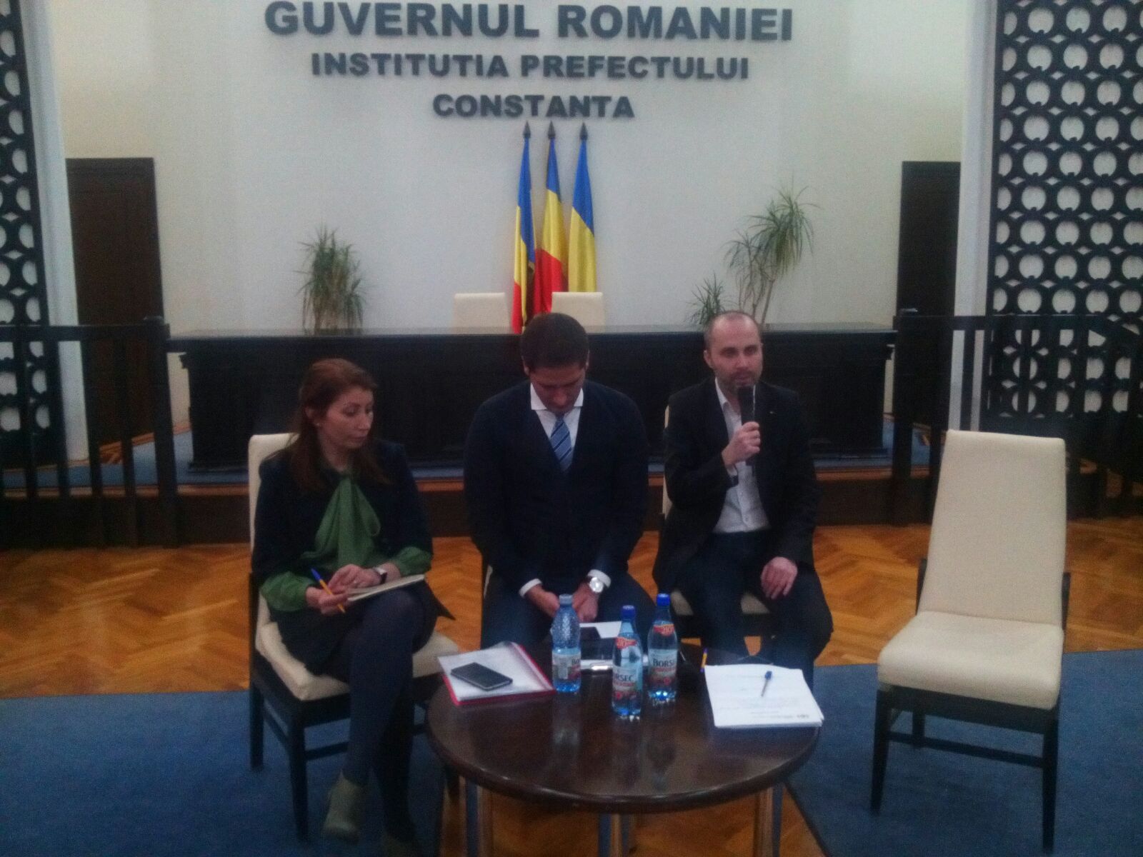 Primăria doreşte să realizeze o bază de date care să includă toate ONG-urile din Constanța