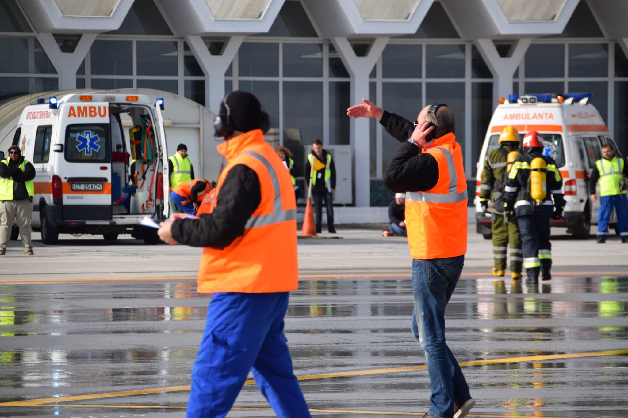FOTO: Exercițiu pentru situații de urgență pe Aeroportul Internaţional Mihail Kogălniceanu